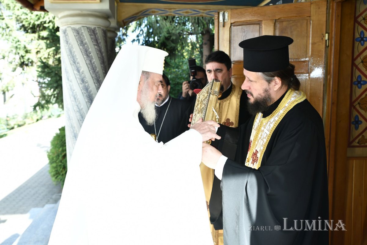Patriarhul României a vizitat căminul pentru vârstnici de la Mănăstirea Christiana 273206