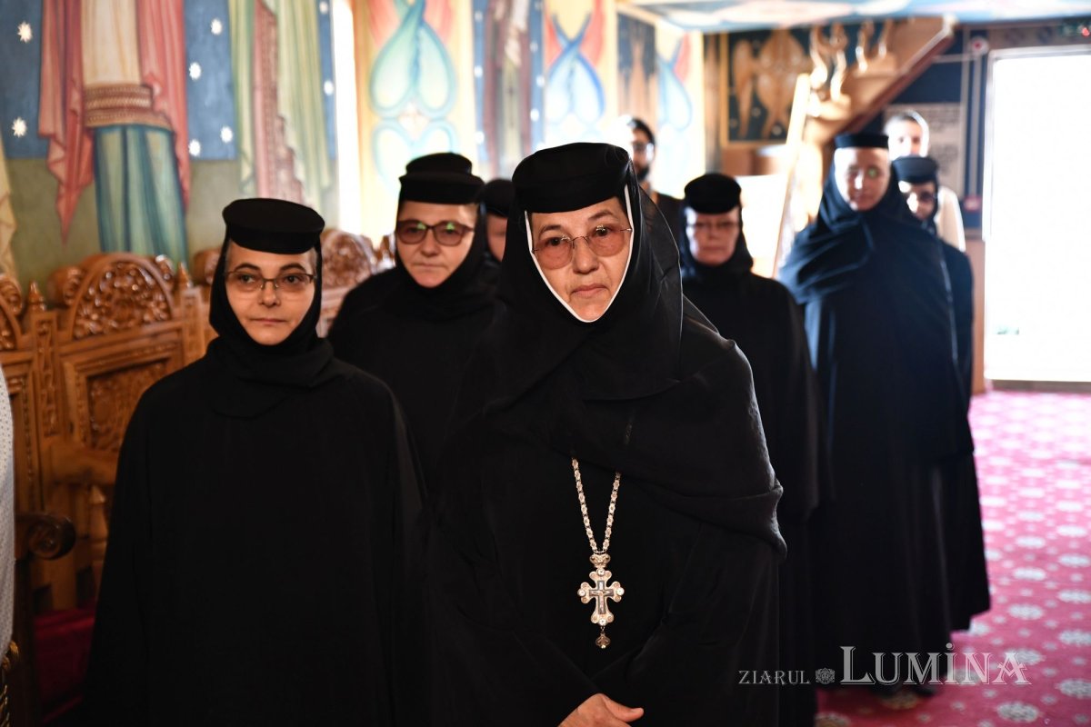 Patriarhul României a vizitat căminul pentru vârstnici de la Mănăstirea Christiana 273209