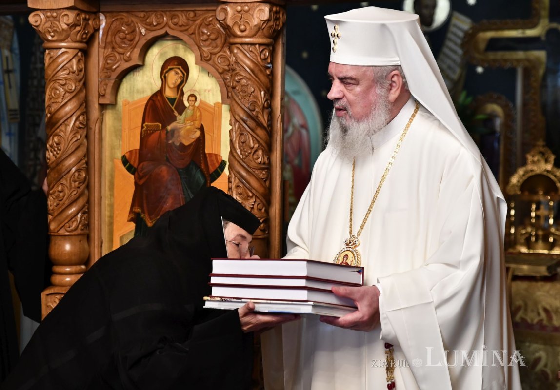 Patriarhul României a vizitat căminul pentru vârstnici de la Mănăstirea Christiana 273211