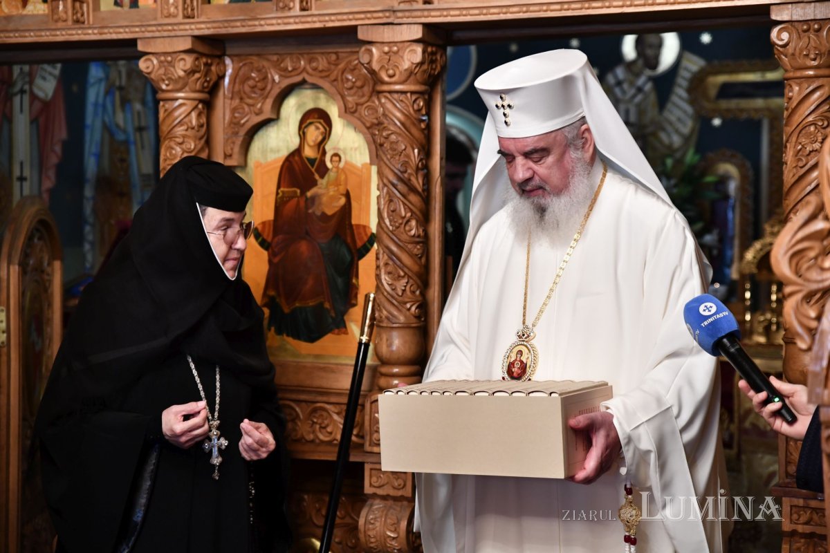 Patriarhul României a vizitat căminul pentru vârstnici de la Mănăstirea Christiana 273212