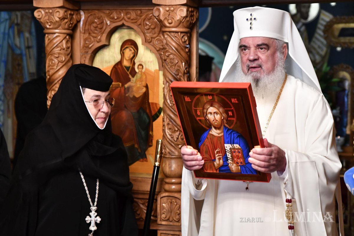 Patriarhul României a vizitat căminul pentru vârstnici de la Mănăstirea Christiana 273215