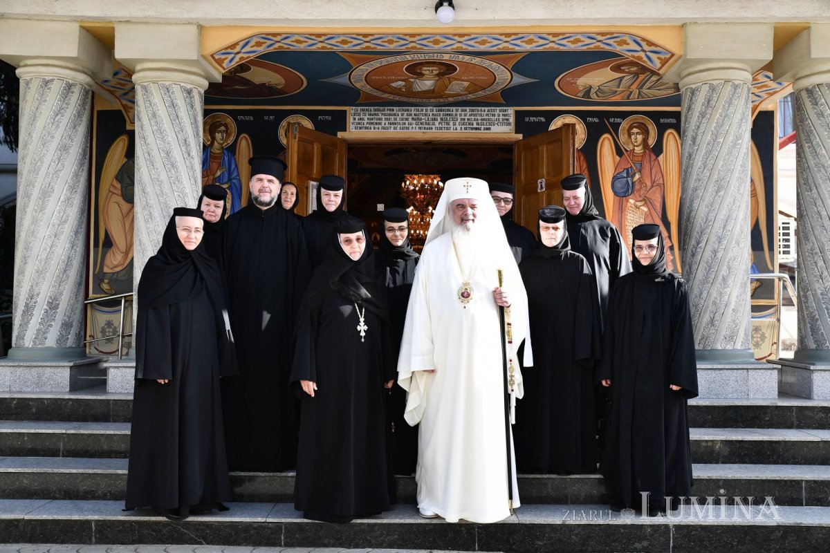Patriarhul României a vizitat căminul pentru vârstnici de la Mănăstirea Christiana 273219