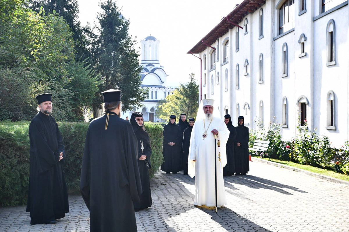 Patriarhul României a vizitat căminul pentru vârstnici de la Mănăstirea Christiana 273221