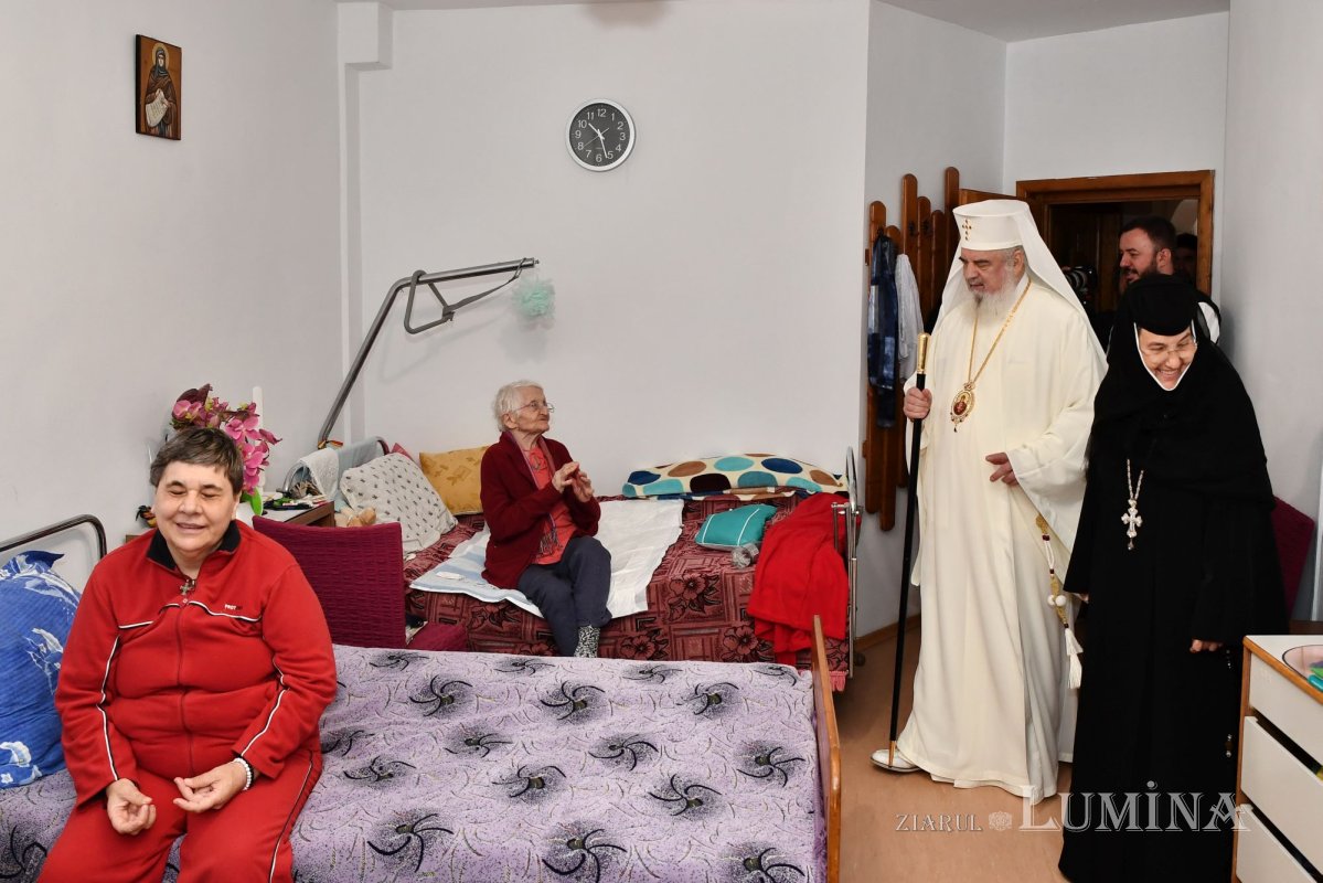 Patriarhul României a vizitat căminul pentru vârstnici de la Mănăstirea Christiana 273236