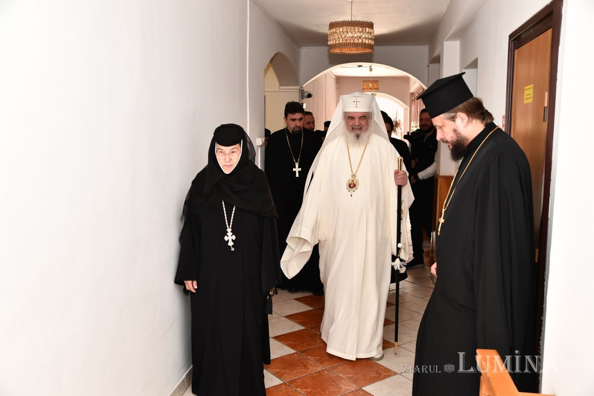 Patriarhul României a vizitat căminul pentru vârstnici de la Mănăstirea Christiana 273239