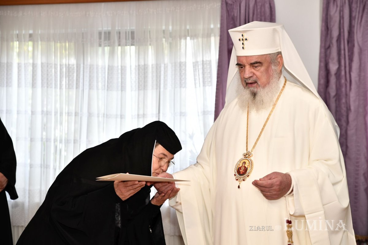 Patriarhul României a vizitat căminul pentru vârstnici de la Mănăstirea Christiana 273260