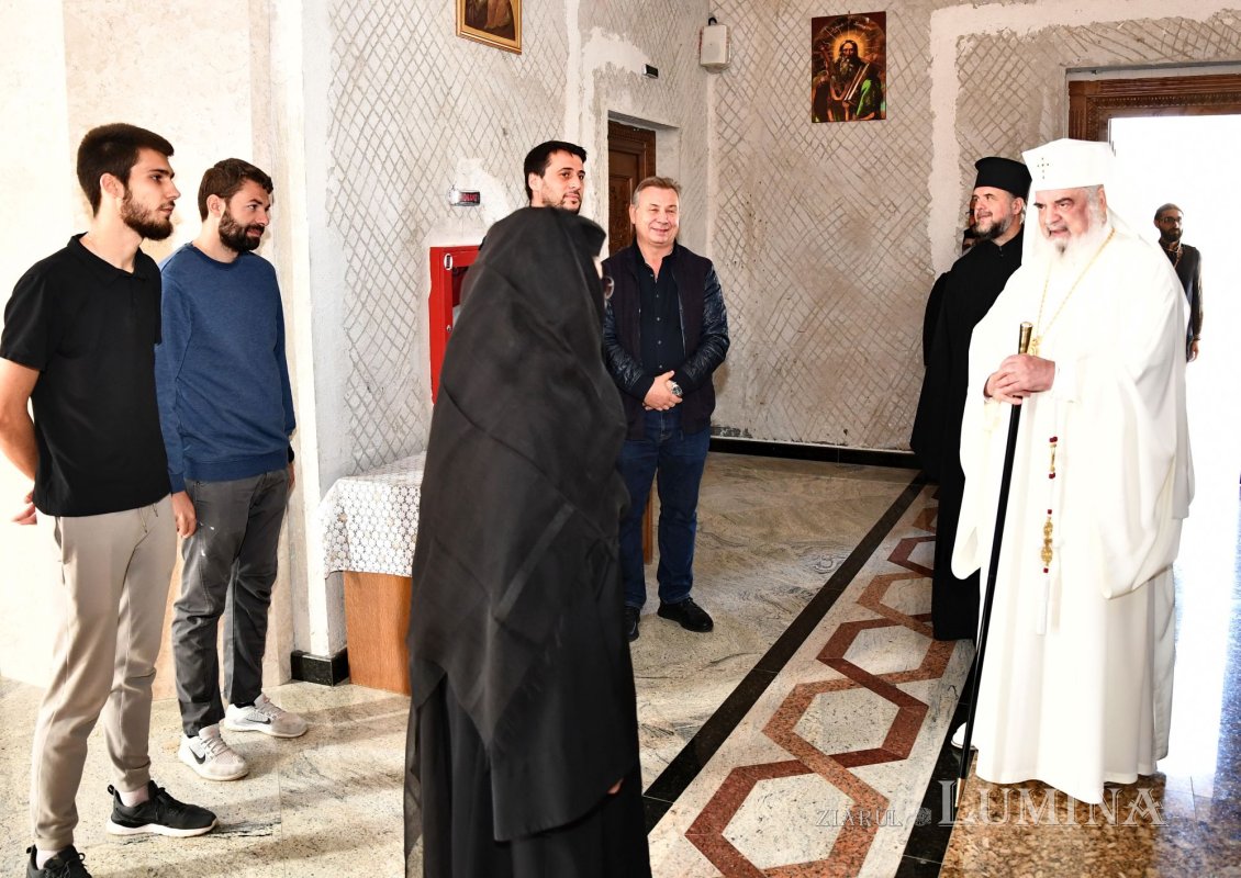 Patriarhul României a vizitat căminul pentru vârstnici de la Mănăstirea Christiana 273269