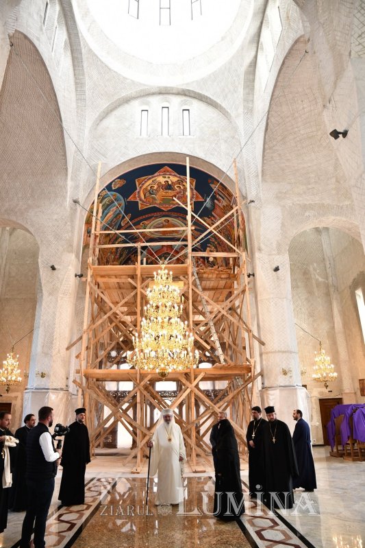 Patriarhul României a vizitat căminul pentru vârstnici de la Mănăstirea Christiana 273274