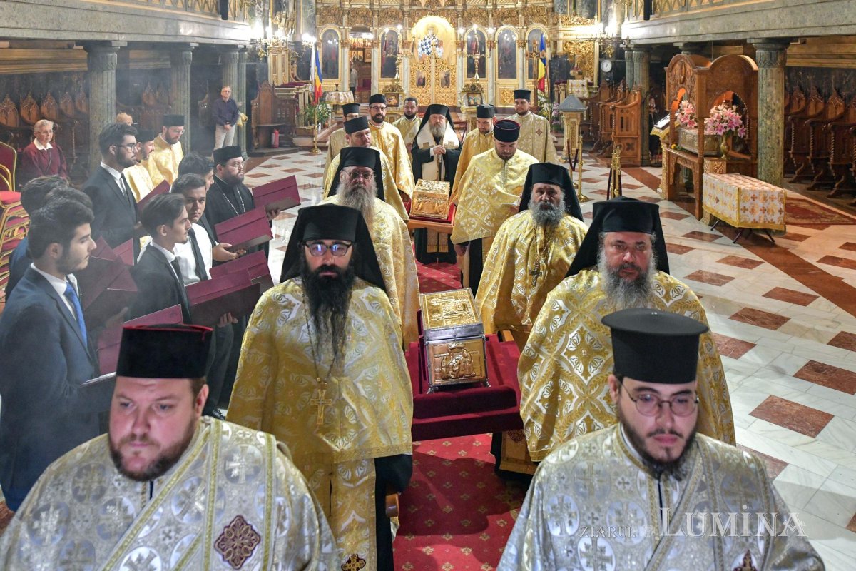 Începutul hramului de toamnă al Catedralei Patriarhale 273591