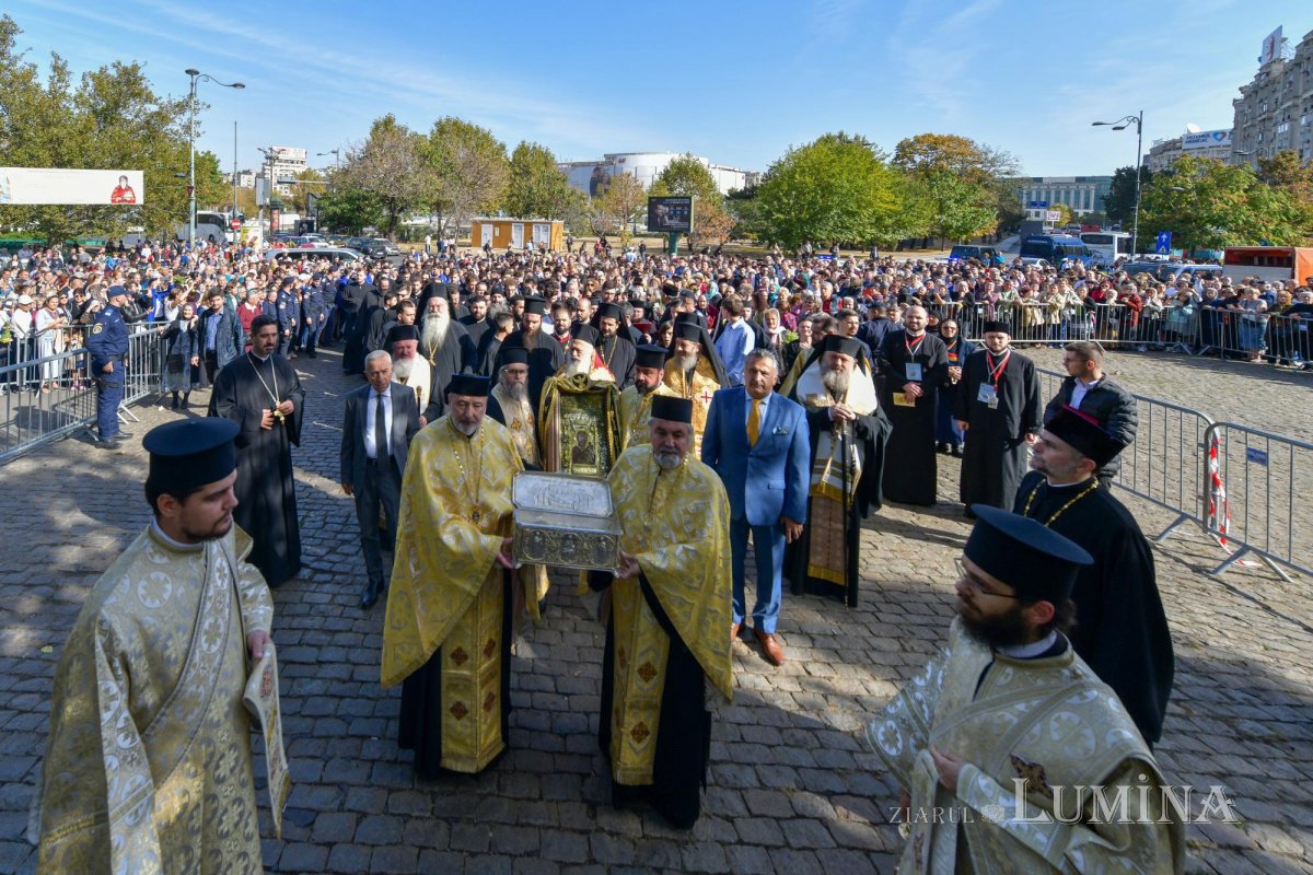 Începutul hramului de toamnă al Catedralei Patriarhale 273597