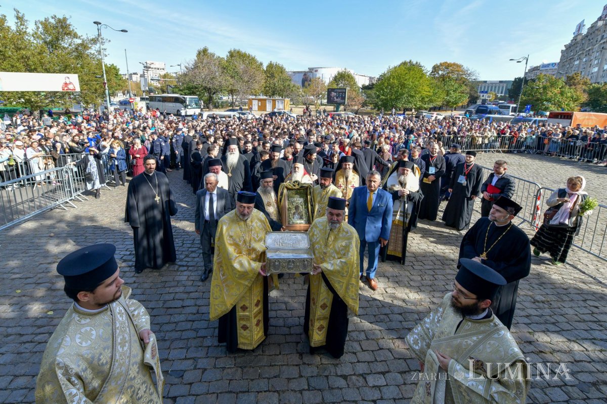 Începutul hramului de toamnă al Catedralei Patriarhale 273598