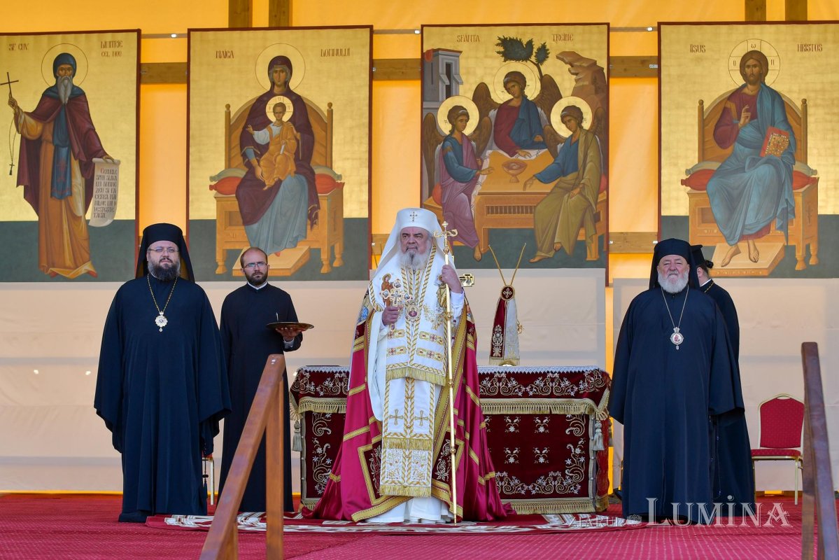 Începutul hramului de toamnă al Catedralei Patriarhale 273607