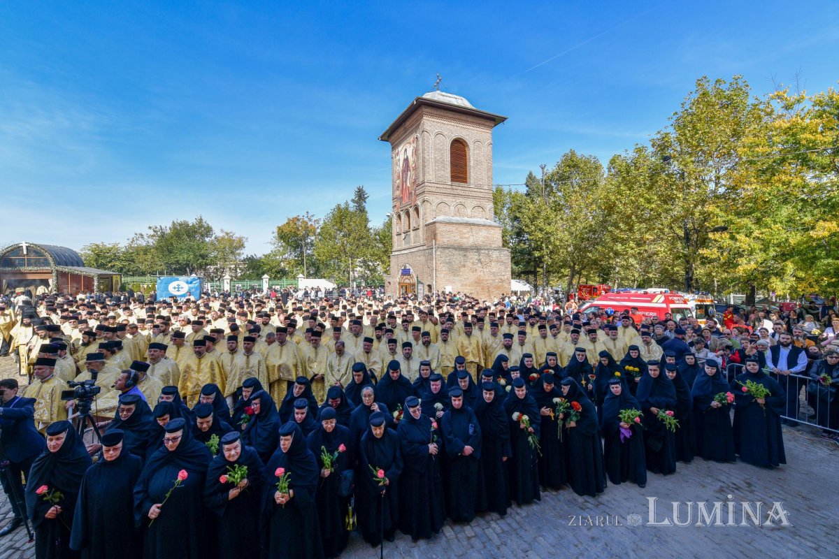 Începutul hramului de toamnă al Catedralei Patriarhale 273621
