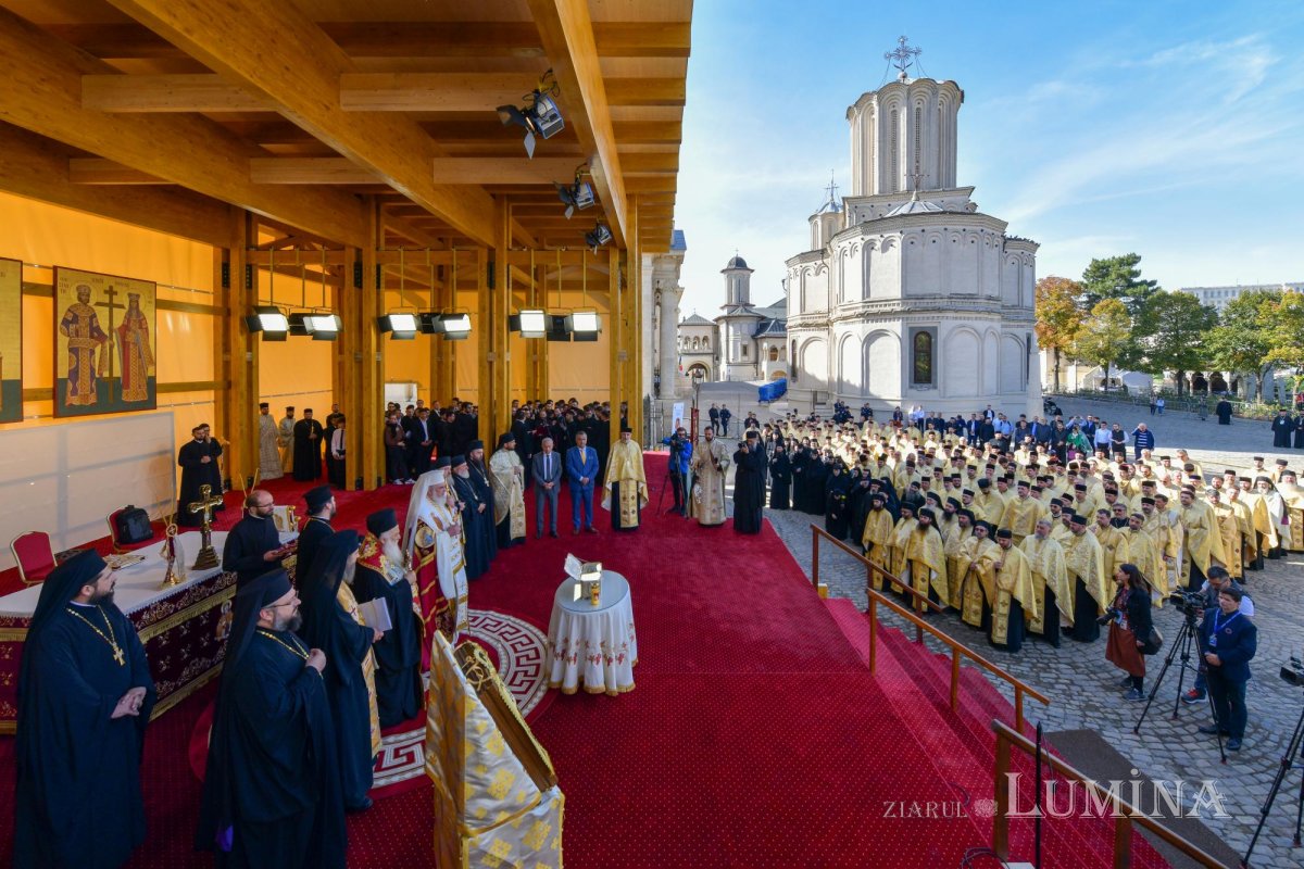 Începutul hramului de toamnă al Catedralei Patriarhale 273629