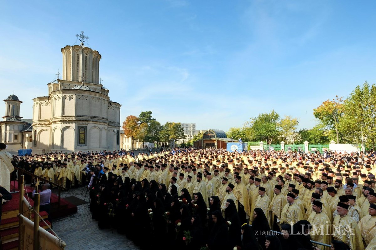 Începutul hramului de toamnă al Catedralei Patriarhale 273689
