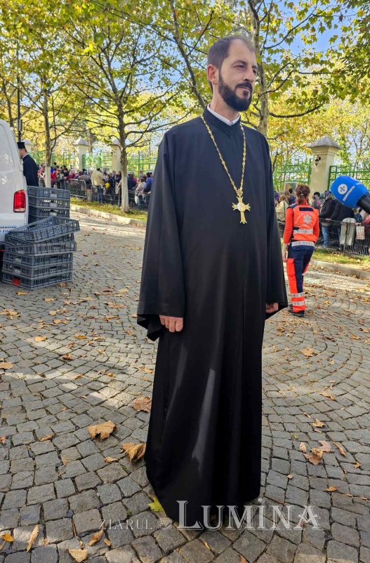 Daruri de alimente pentru pelerinii de pe Colina Bucuriei 274010