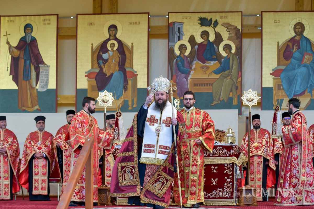 Slujba Privegherii în cinstea Mucenicului Dimitrie pe Colina Patriarhiei 274042