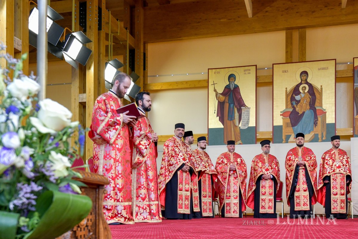 Slujba Privegherii în cinstea Mucenicului Dimitrie pe Colina Patriarhiei 274052