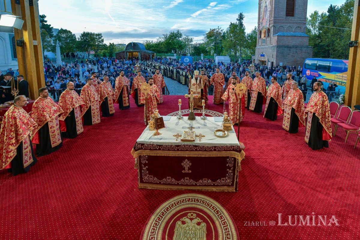 Slujba Privegherii în cinstea Mucenicului Dimitrie pe Colina Patriarhiei 274069