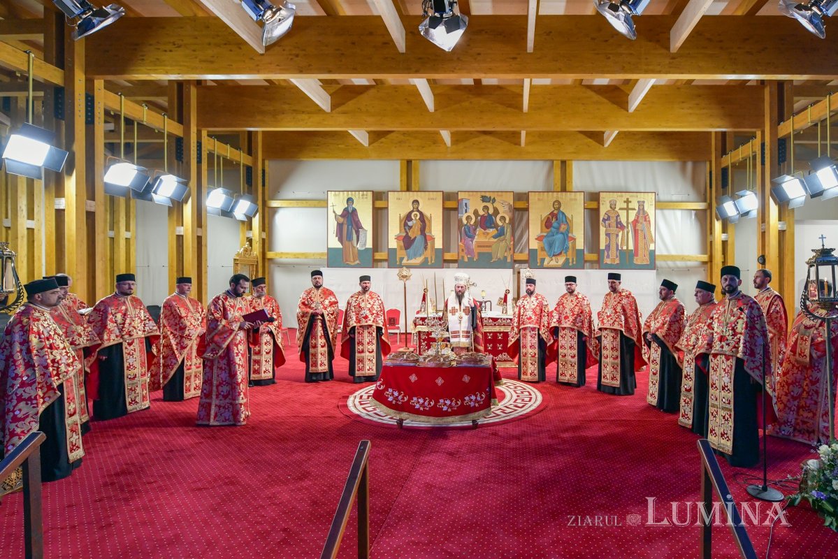 Slujba Privegherii în cinstea Mucenicului Dimitrie pe Colina Patriarhiei 274071