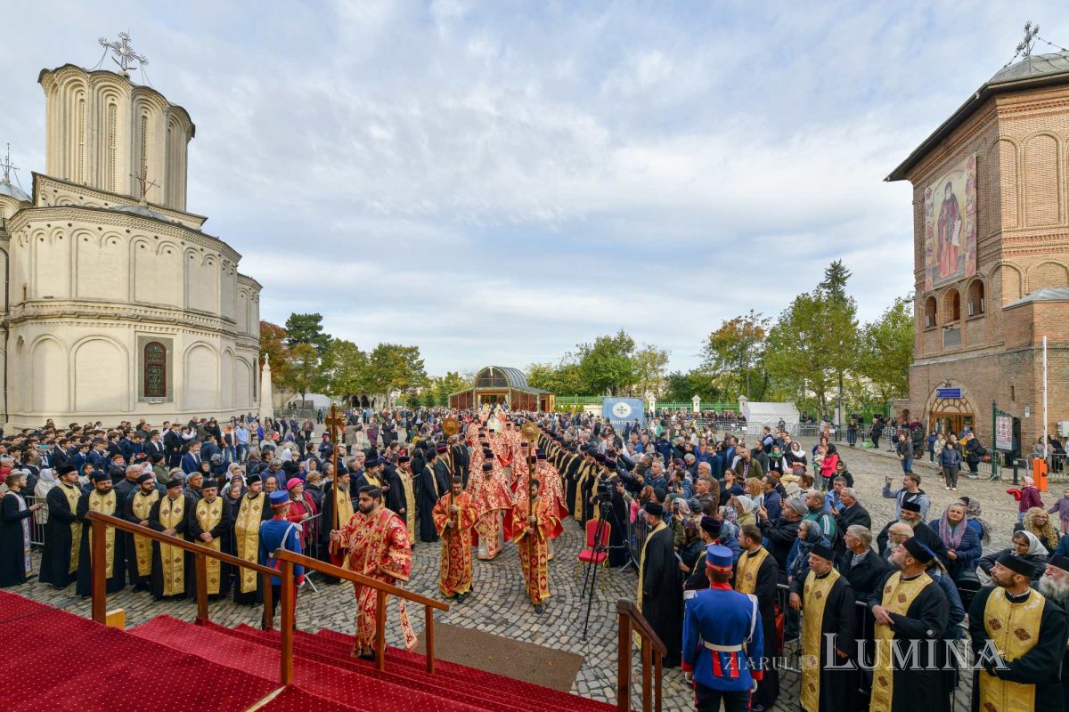 „Tot pământul este plin de minunile Sfântului Mare Mucenic Dimitrie” 274113