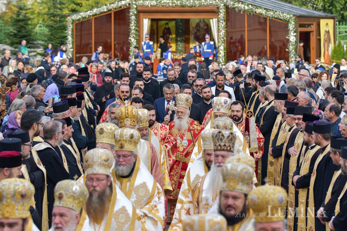 „Tot pământul este plin de minunile Sfântului Mare Mucenic Dimitrie” 274114