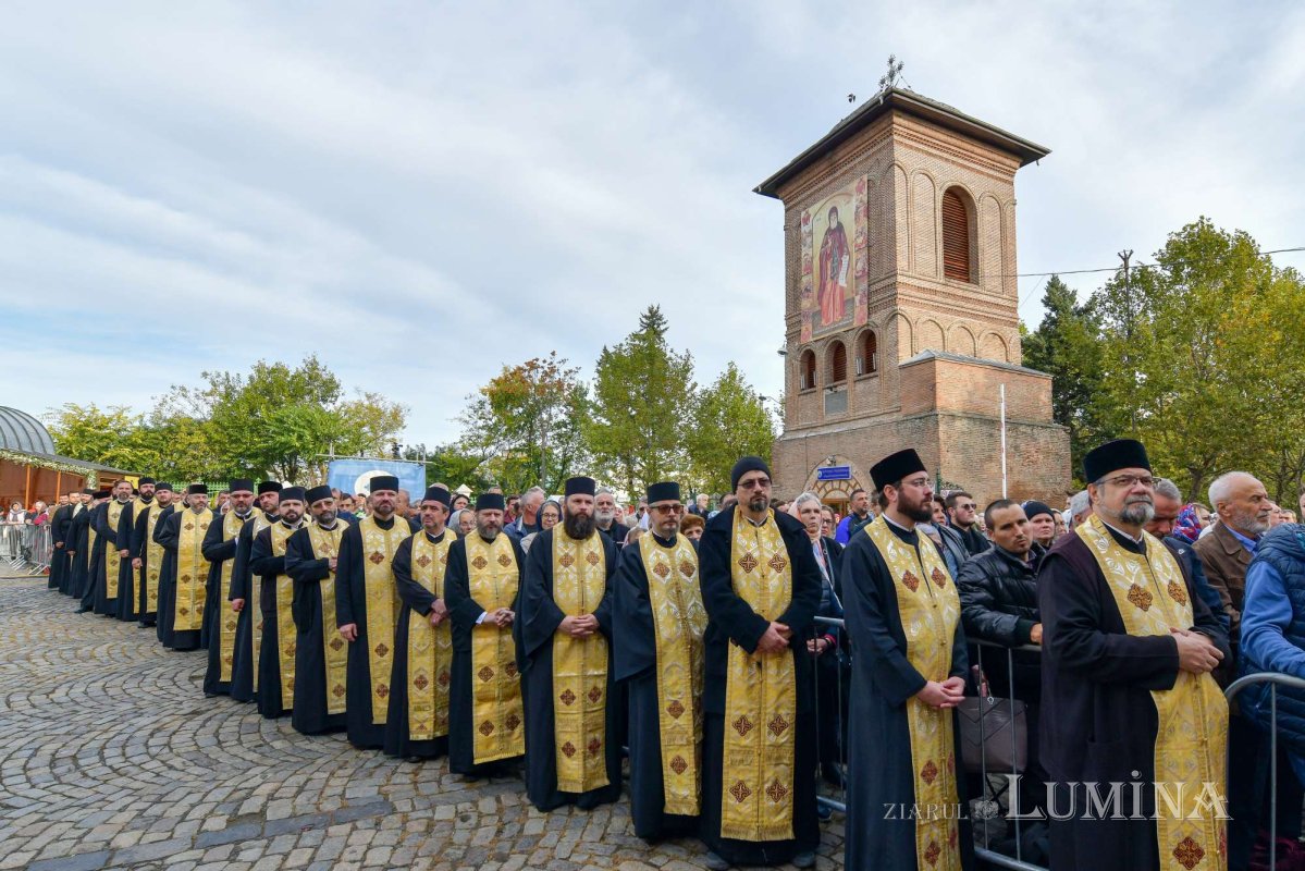 „Tot pământul este plin de minunile Sfântului Mare Mucenic Dimitrie” 274135