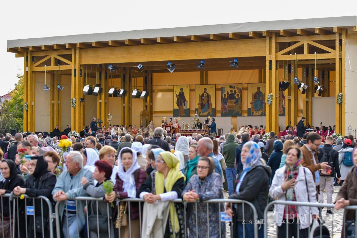 „Tot pământul este plin de minunile Sfântului Mare Mucenic Dimitrie” 274158