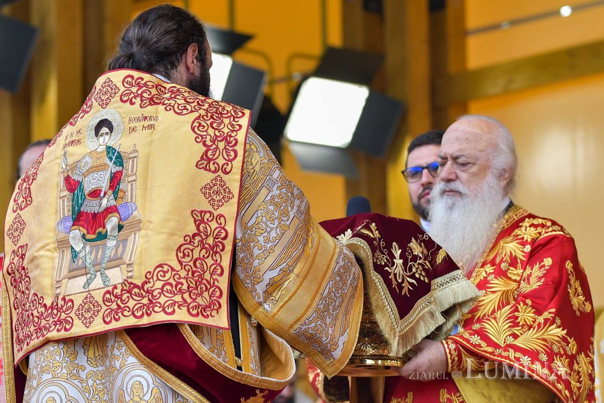 „Tot pământul este plin de minunile Sfântului Mare Mucenic Dimitrie” 274180