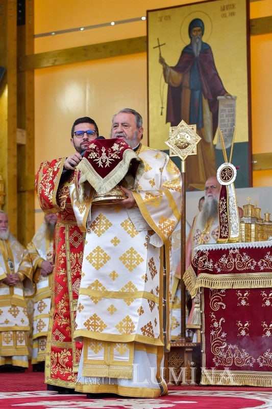 „Tot pământul este plin de minunile Sfântului Mare Mucenic Dimitrie” 274181