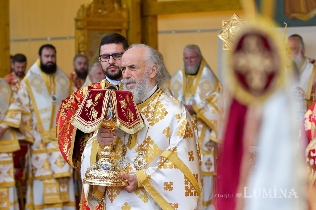 „Tot pământul este plin de minunile Sfântului Mare Mucenic Dimitrie” 274183