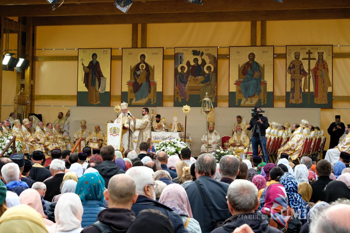 Capitala şi-a cinstit cu evlavie Sfântul Ocrotitor 274416