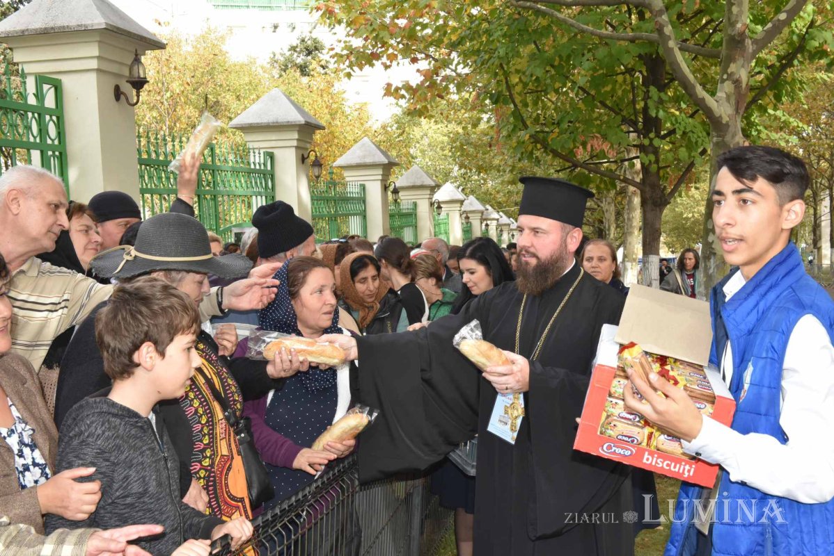 Hrană pentru pelerini în ziua cinstirii Ocrotitorului Bucureștilor 274440