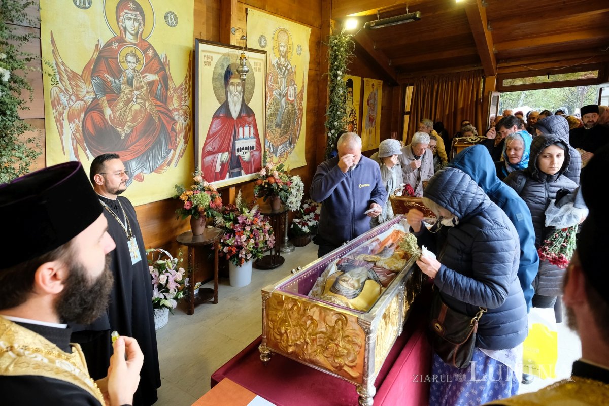 Moaştele Mucenicului Dimitrie şi moaştele Monahului Dimitrie venerate la Catedrala Patriarhală din Bucureşti 274631