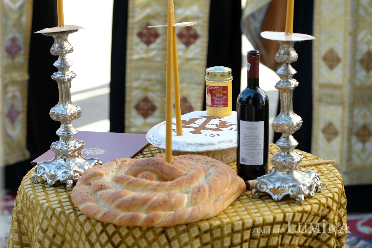 Rugăciune pentru odihna sufletelor victimelor de la clubul Colectiv 274871