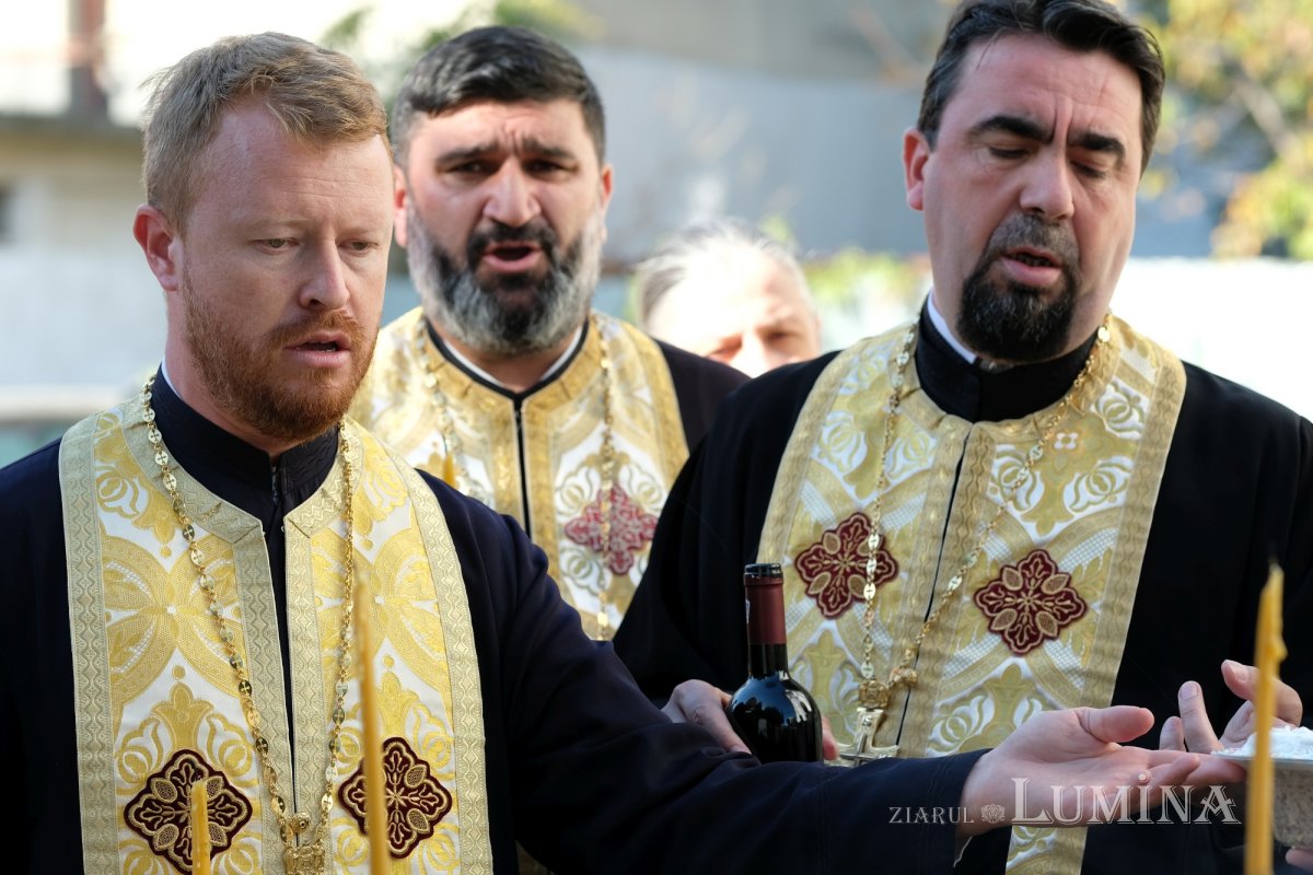 Rugăciune pentru odihna sufletelor victimelor de la clubul Colectiv 274879