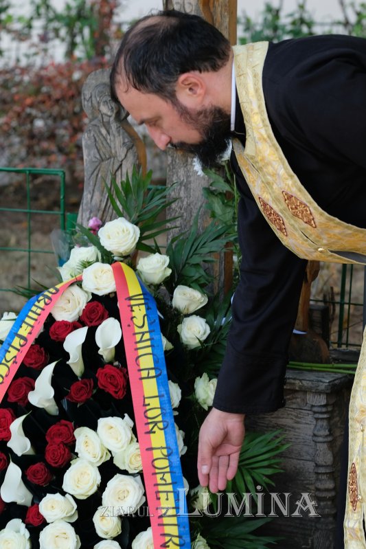 Rugăciune pentru odihna sufletelor victimelor de la clubul Colectiv 274885