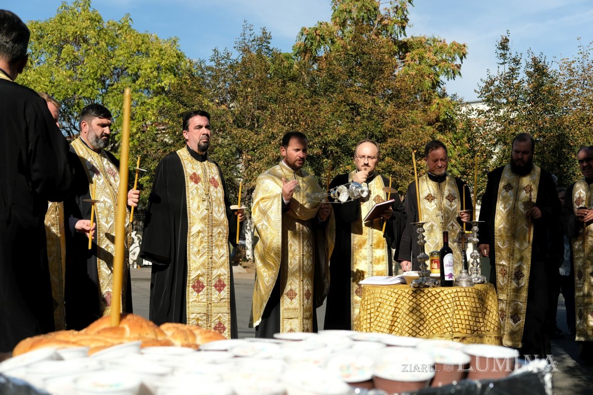 Rugăciune pentru odihna sufletelor victimelor de la clubul Colectiv 274887