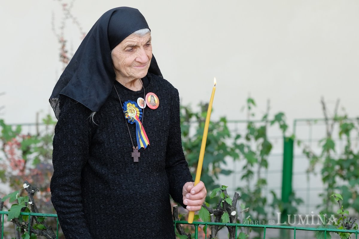 Rugăciune pentru odihna sufletelor victimelor de la clubul Colectiv 274891