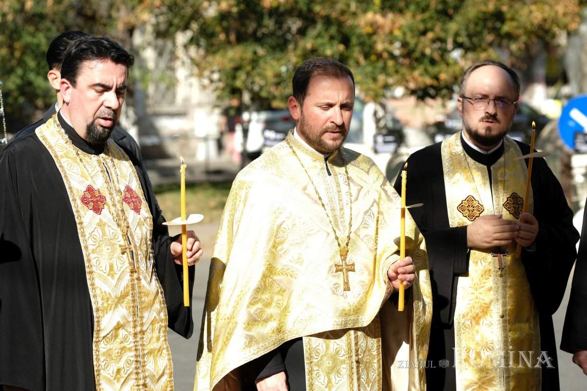 Rugăciune pentru odihna sufletelor victimelor de la clubul Colectiv 274894