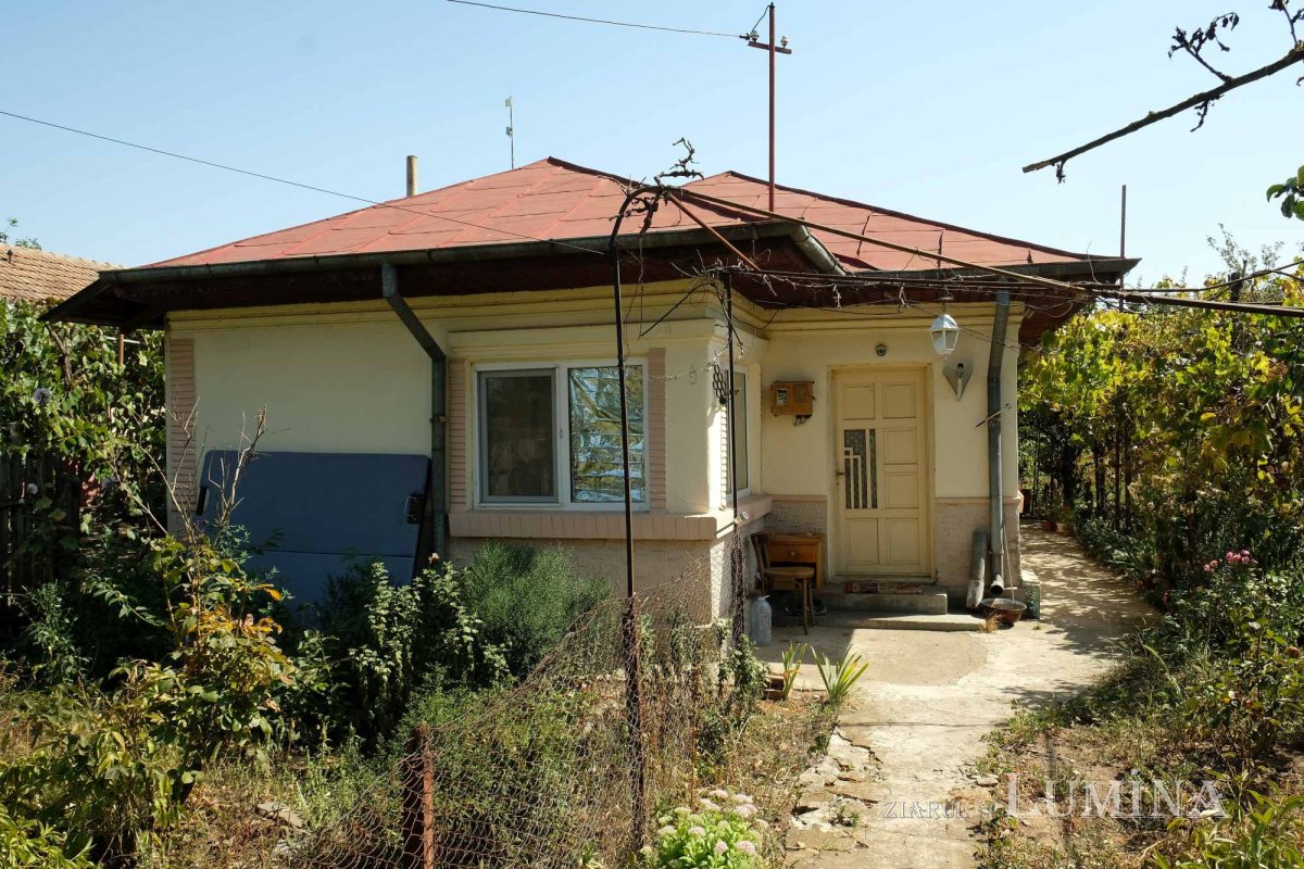 Preotul care Îl dăruiește zilnic pe Hristos bătrânilor satului 275133