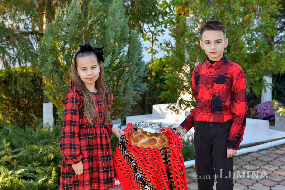 A fost sfințită pictura bisericii parohiei prahovene Valea Crângului 275493