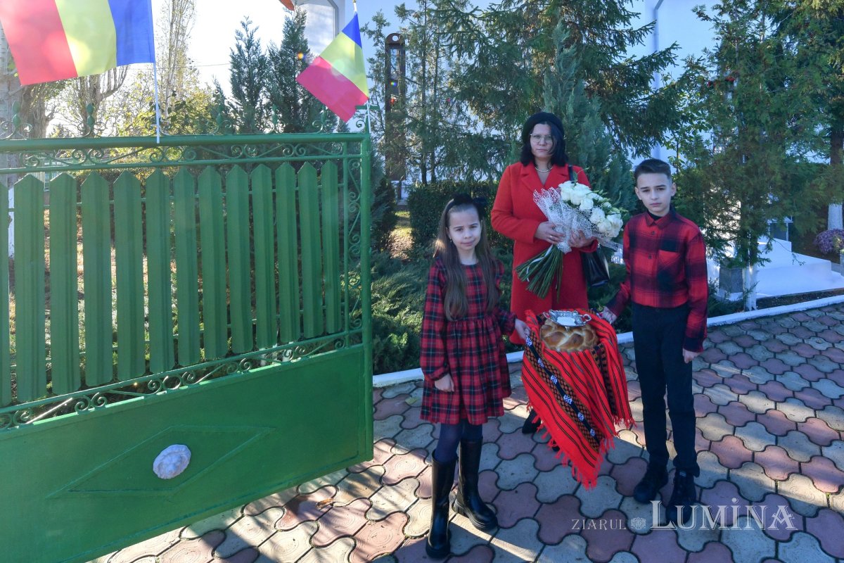 A fost sfințită pictura bisericii parohiei prahovene Valea Crângului 275495