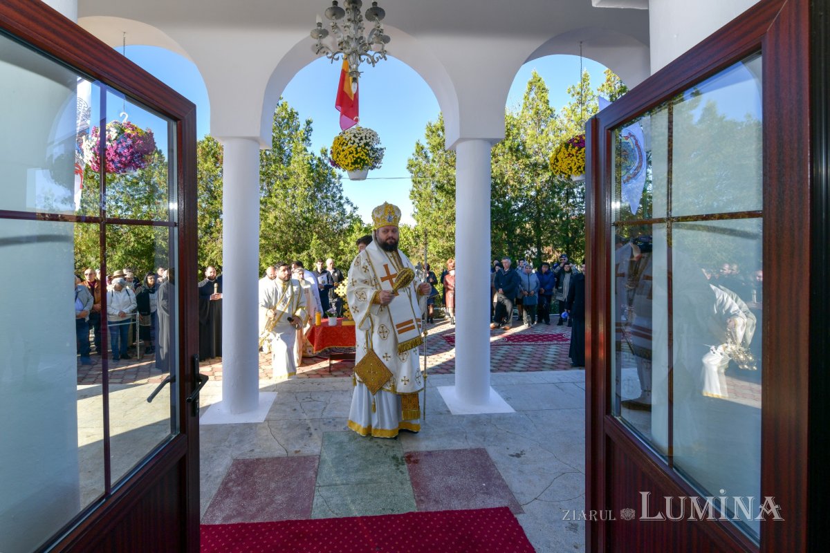 A fost sfințită pictura bisericii parohiei prahovene Valea Crângului 275497