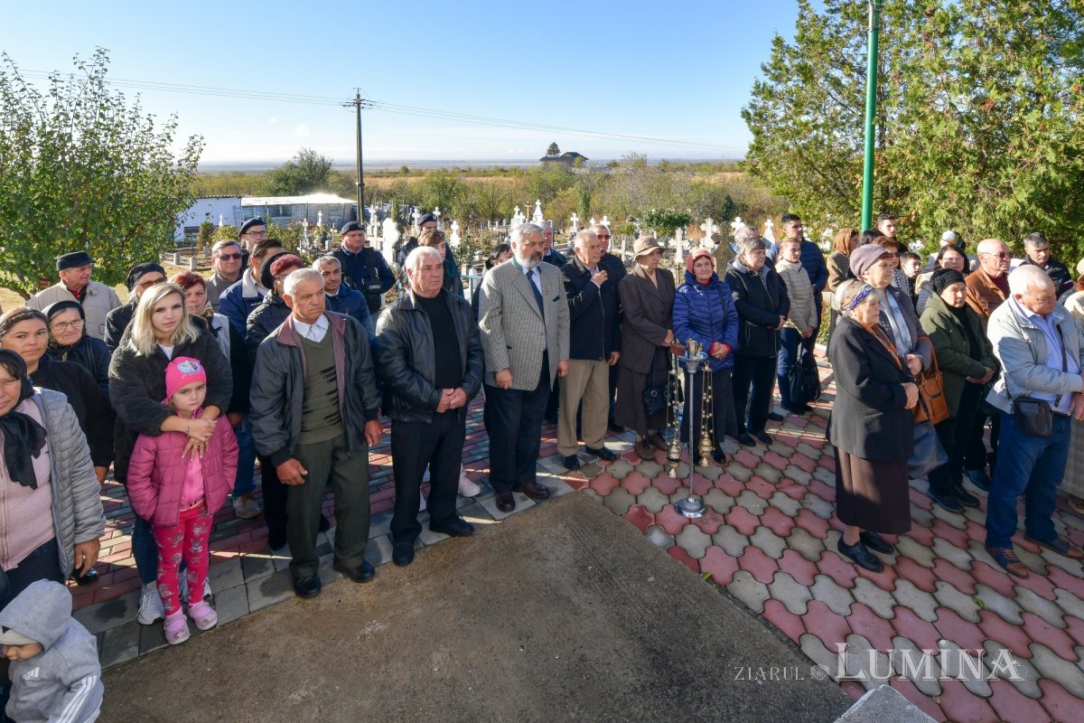 A fost sfințită pictura bisericii parohiei prahovene Valea Crângului 275499
