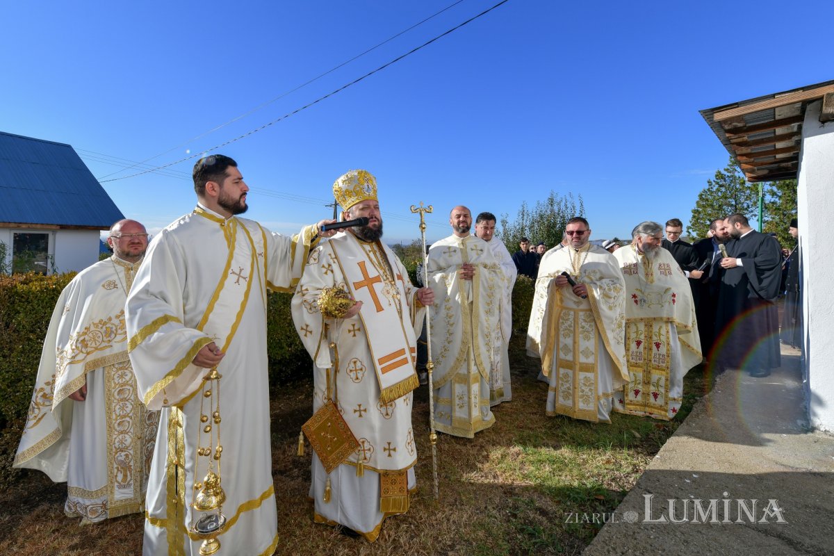 A fost sfințită pictura bisericii parohiei prahovene Valea Crângului 275505