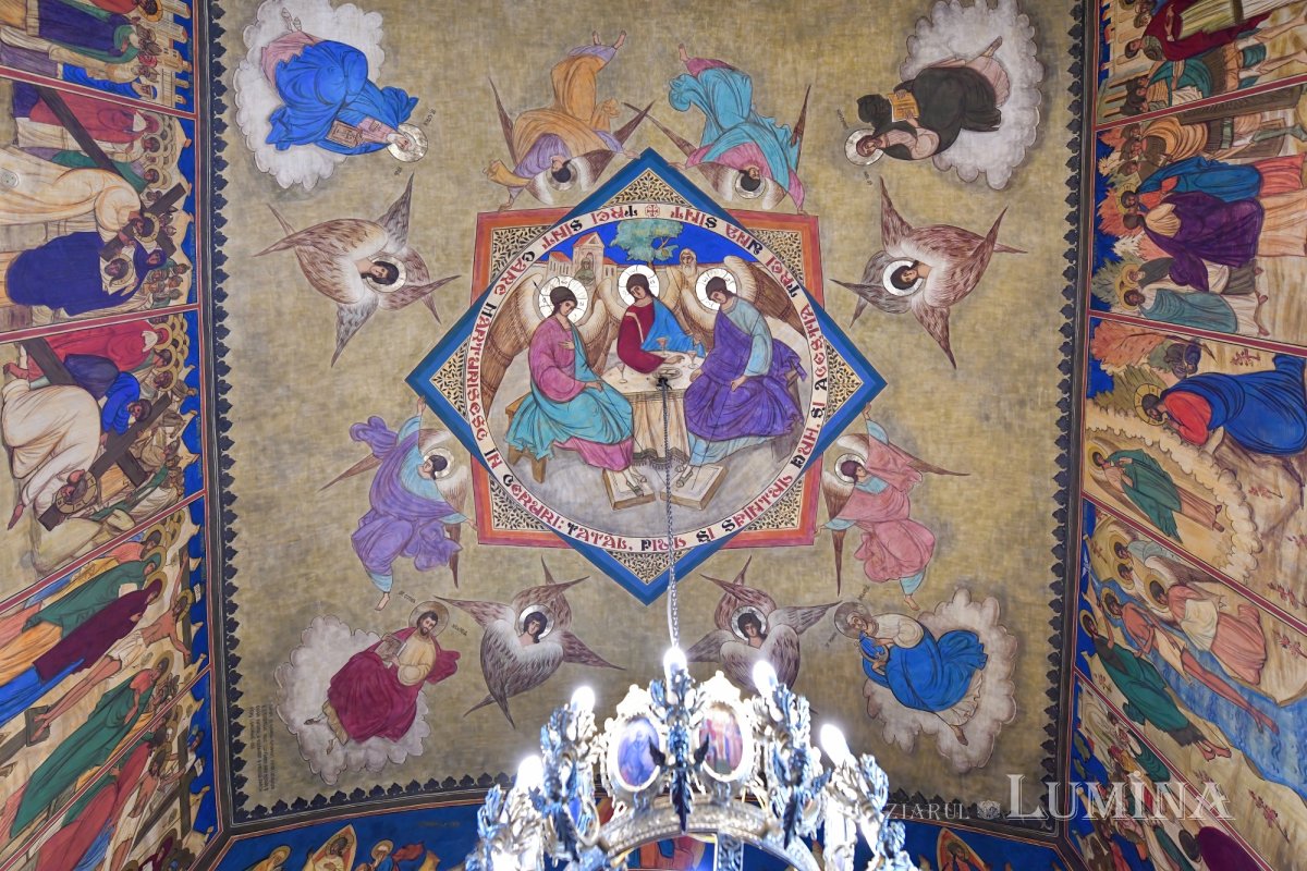 A fost sfințită pictura bisericii parohiei prahovene Valea Crângului 275508