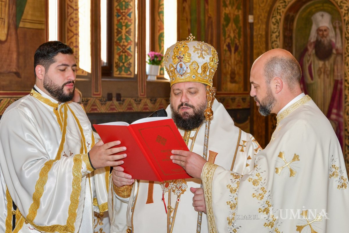 A fost sfințită pictura bisericii parohiei prahovene Valea Crângului 275509