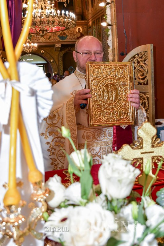 A fost sfințită pictura bisericii parohiei prahovene Valea Crângului 275510