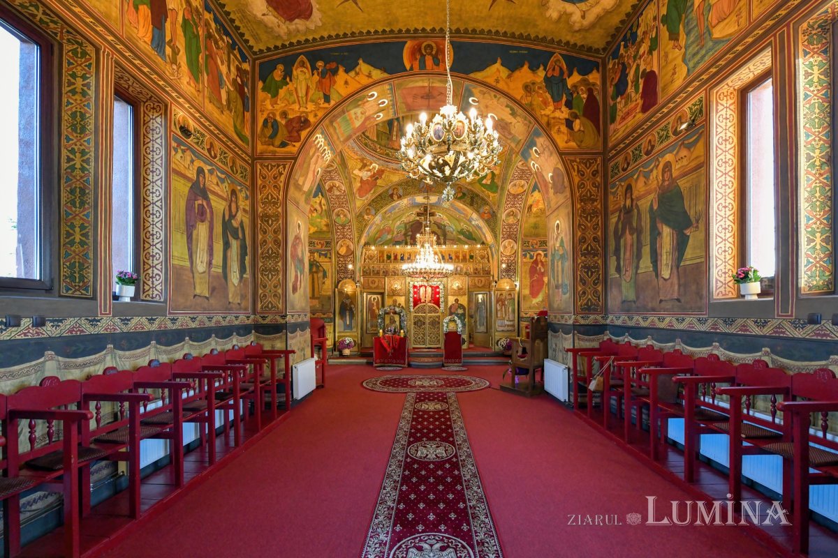 A fost sfințită pictura bisericii parohiei prahovene Valea Crângului 275513